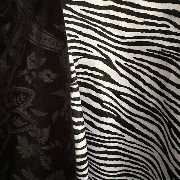 Beautiful Edward Swing Jacket in Black on Black Paisley Velvet with Lining - Picture 6 of 6